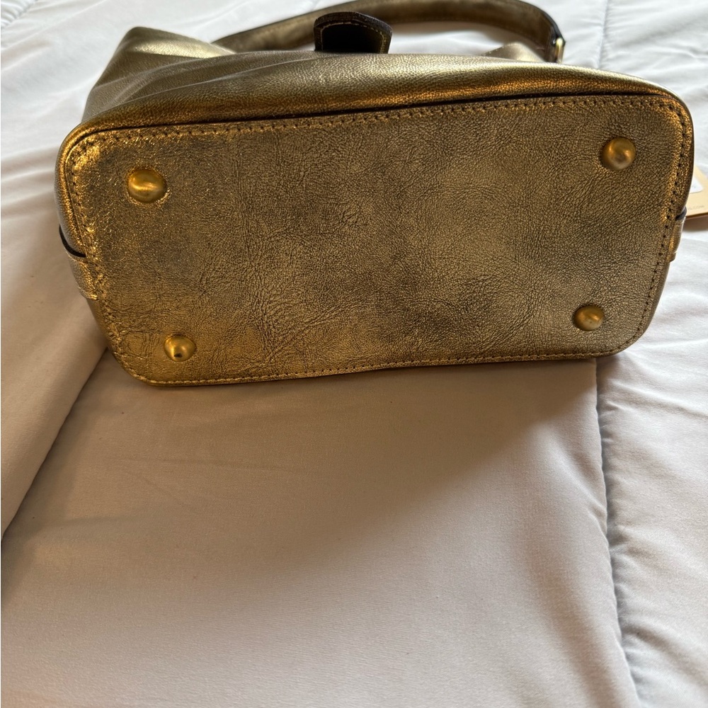 NWT Patricia Nash Metallic Gold Shoulder Bag - Picture 5 of 8